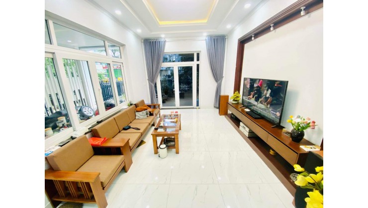 Bán Biệt Thự 155m2 Đỗ Xuân Hợp Quận 9 Mặt Tiền 4 Tầng 155m2 VIP Tặng Nội Thất Giá ưu đãi